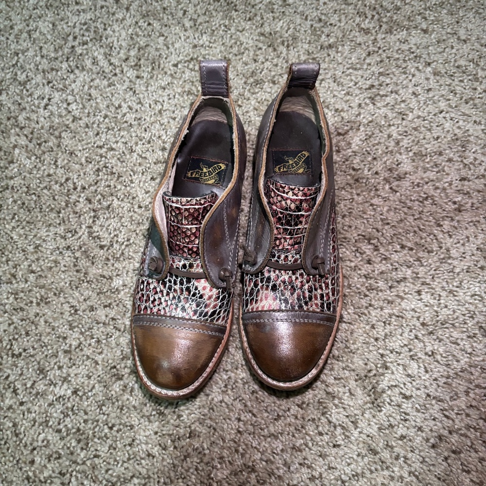 NEW FREEBORDS, MABEL, SIZE 5, TAUPE
